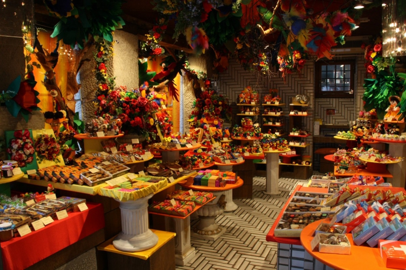 vente-SAORGE-min_candy_store_chocolate_shop_chocolate_switzerland-393515