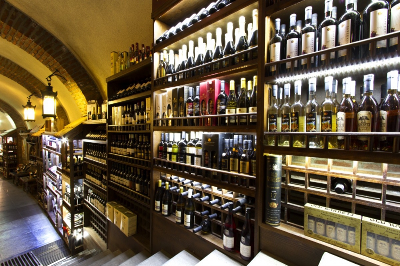 vente-SAORGE-min_world_street_travel_shop_canon_georgia_wine_bottles-429767